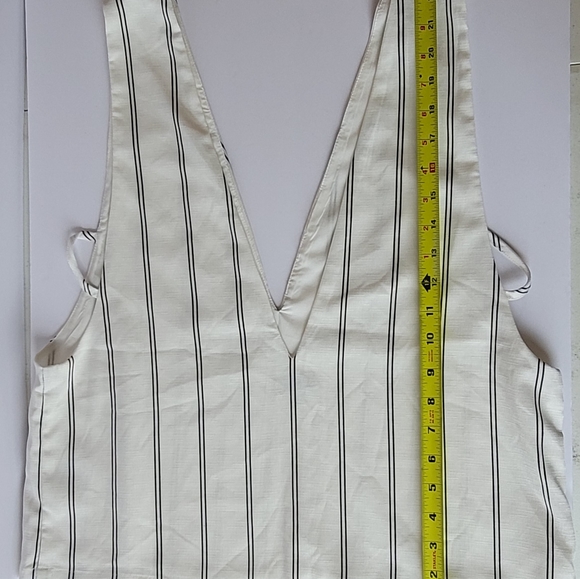 Tobi White Blouse Black Stripe Sleeveless 100% Pol - Picture 3 of 13